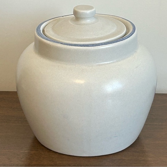PFALTZGRAFF YORKTOWNE STONEWARE BEAN POT WITH HANDLE & LID #70 GRAY BLUE FLORAL - Picture 4 of 16